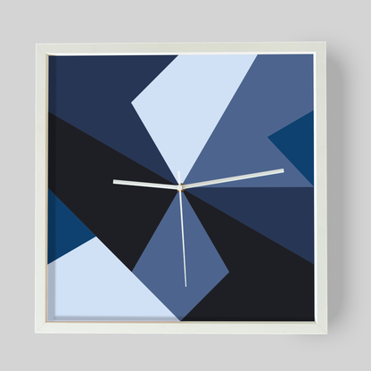 Blueberries – moderne Designer-Wanduhr in Blau mit Holzrahmen ohne Zahlen