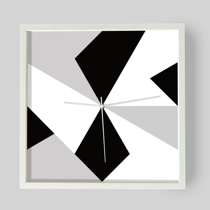 Design Wanduhr mit 
Schwarz weiß Muster ohne Zahlen